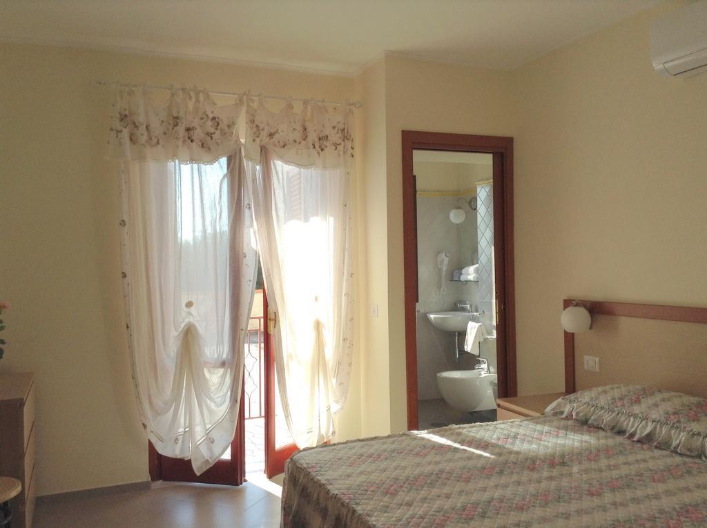 Hotel Santa Rosalia มารีนาดีกาเมโรตา ภายนอก รูปภาพ