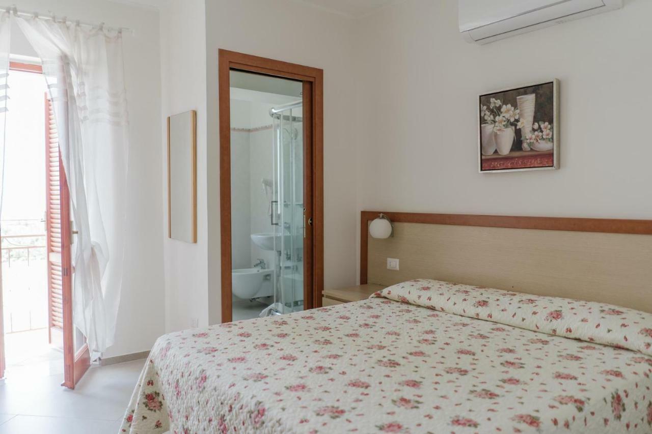 Hotel Santa Rosalia มารีนาดีกาเมโรตา ภายนอก รูปภาพ