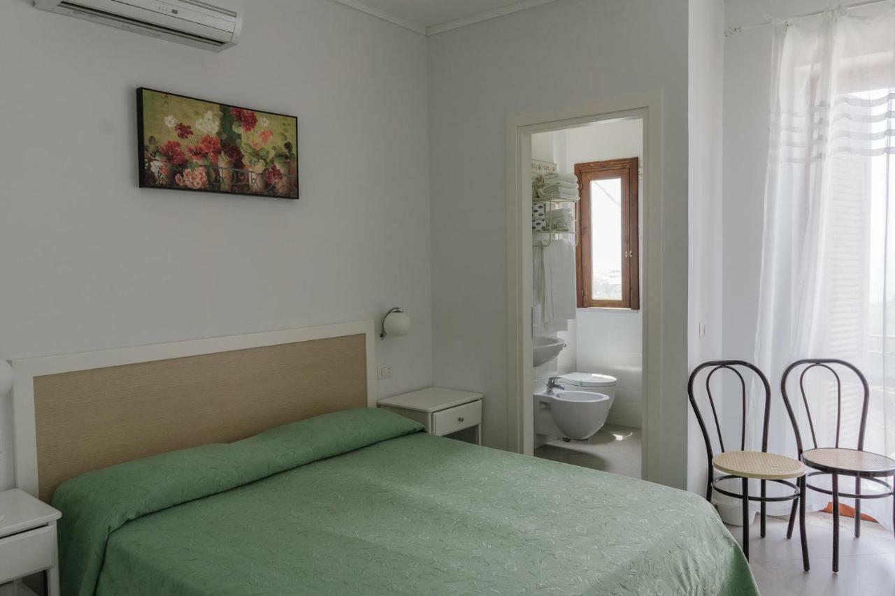 Hotel Santa Rosalia มารีนาดีกาเมโรตา ภายนอก รูปภาพ