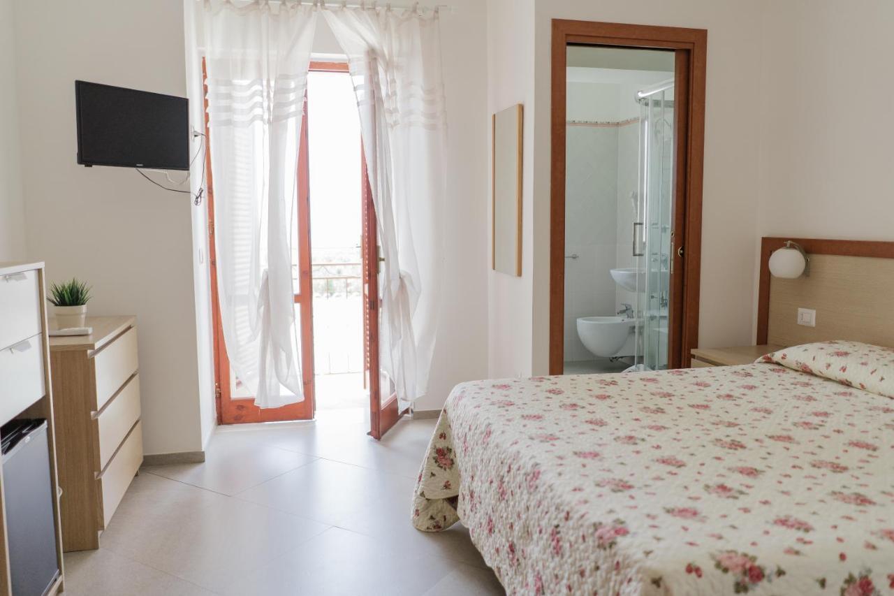 Hotel Santa Rosalia มารีนาดีกาเมโรตา ภายนอก รูปภาพ